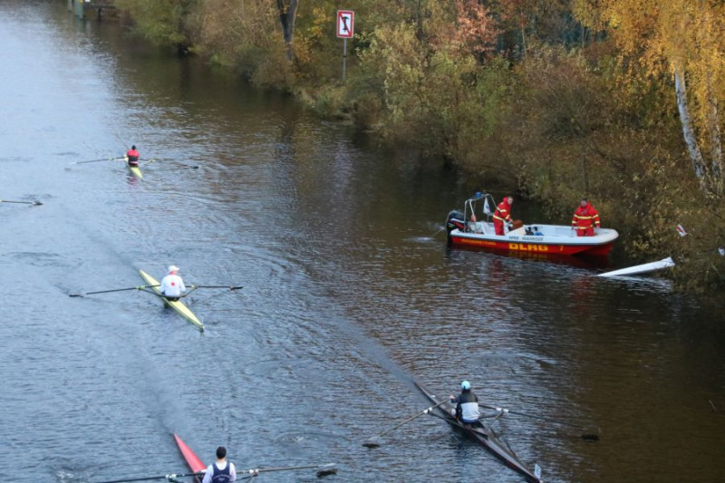Gekentertes Ruderboot auf dem Hohenzollernkanal